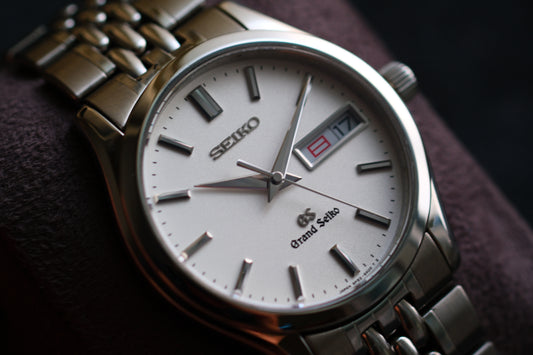 Grand Seiko SBGT001 9F83-9A00 Day date Excellent Condition Vintage Watch White Dial Travel Box