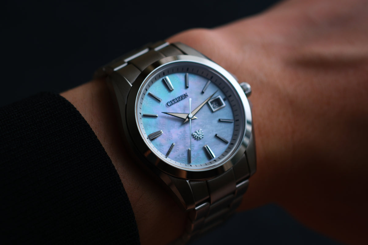 The Citizen AQ4060-50W Eco Drive A060-T026443 Limited Edition 300 MOP Eagle Texture Very Rare Full Box Paper Excelent Condition