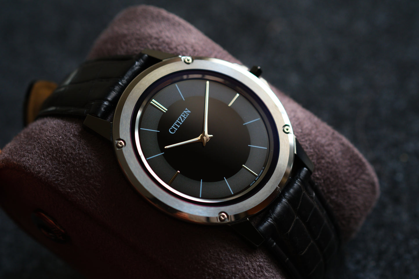 Citizen One AR5024-01E 1mm Movement Eco Drive Solar Power The World's First Black Dial Two tone Excellent Condition
