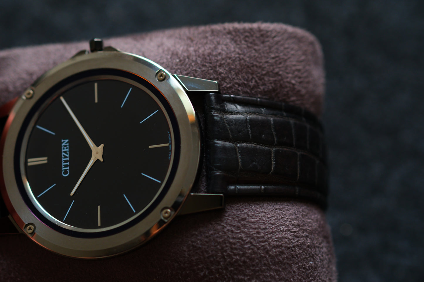 Citizen One AR5024-01E 1mm Movement Eco Drive Solar Power The World's First Black Dial Two tone Excellent Condition