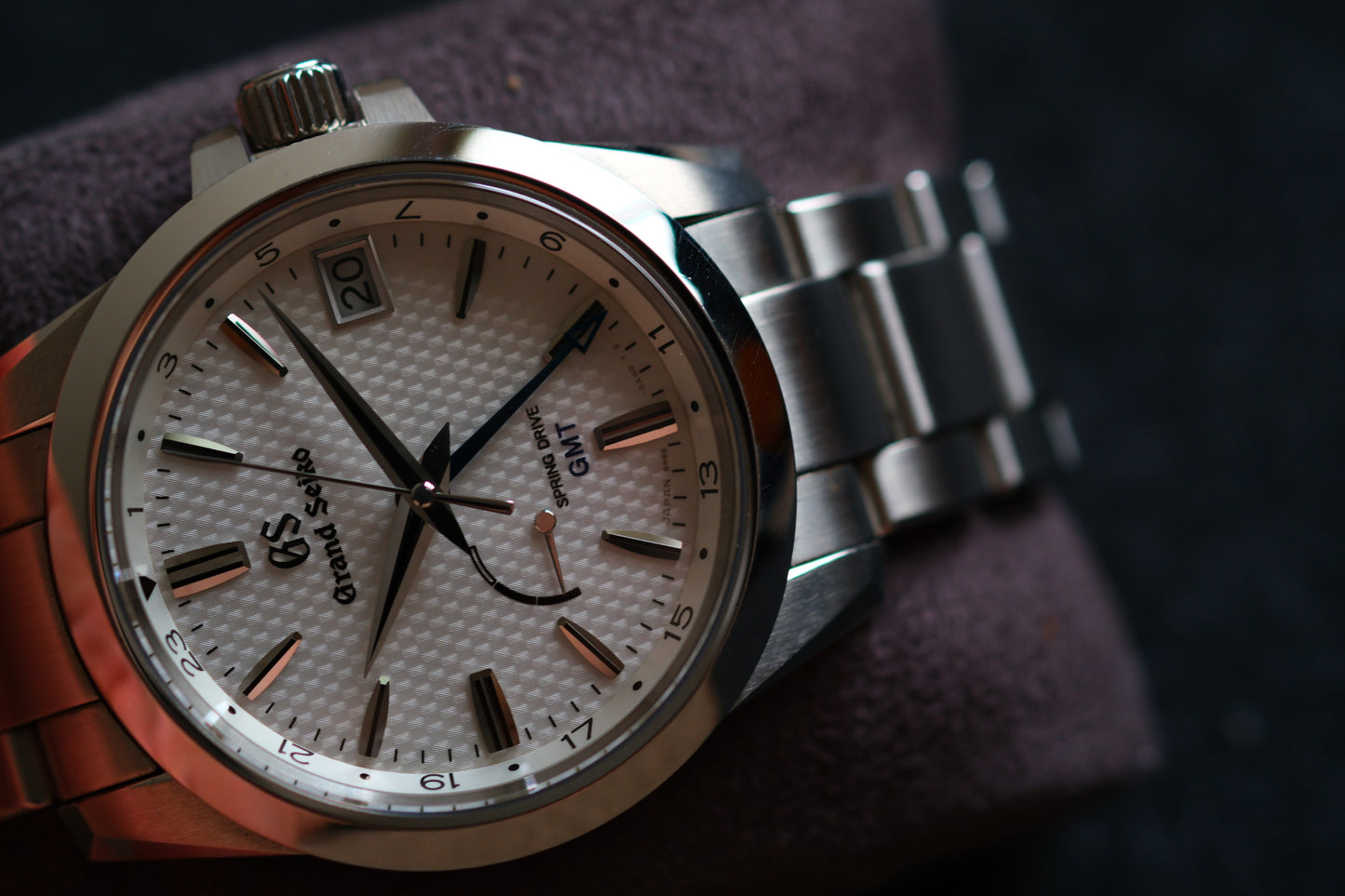 Grand Seiko SBGE209 9R66-0AE0 Spring Drive GMT Blue hands GMT Beautifull Texture Dial