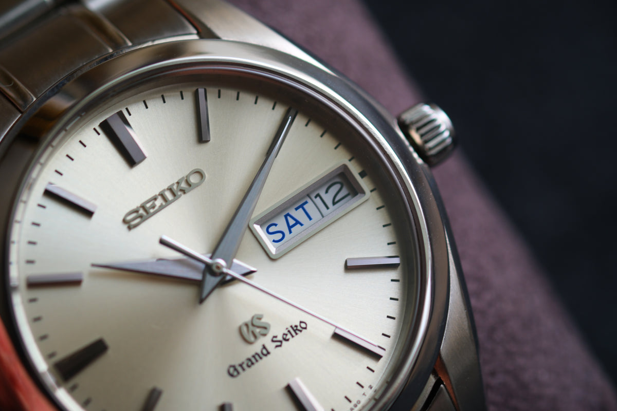 Grand Seiko SBGT035 9F83-0AH0 Double Date Champange Dial Dark Hands Great Condition