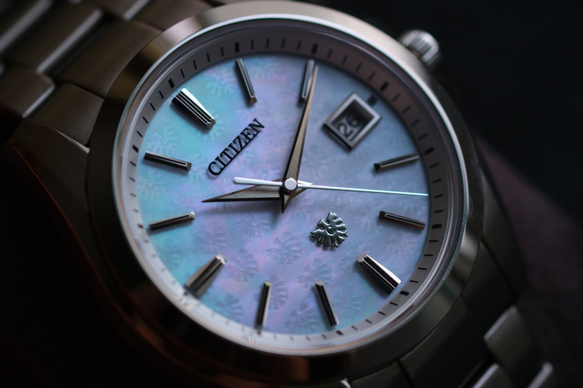 The Citizen AQ4060-50W Eco Drive A060-T026443 Limited Edition 300 MOP Eagle Texture Very Rare Full Box Paper Excelent Condition