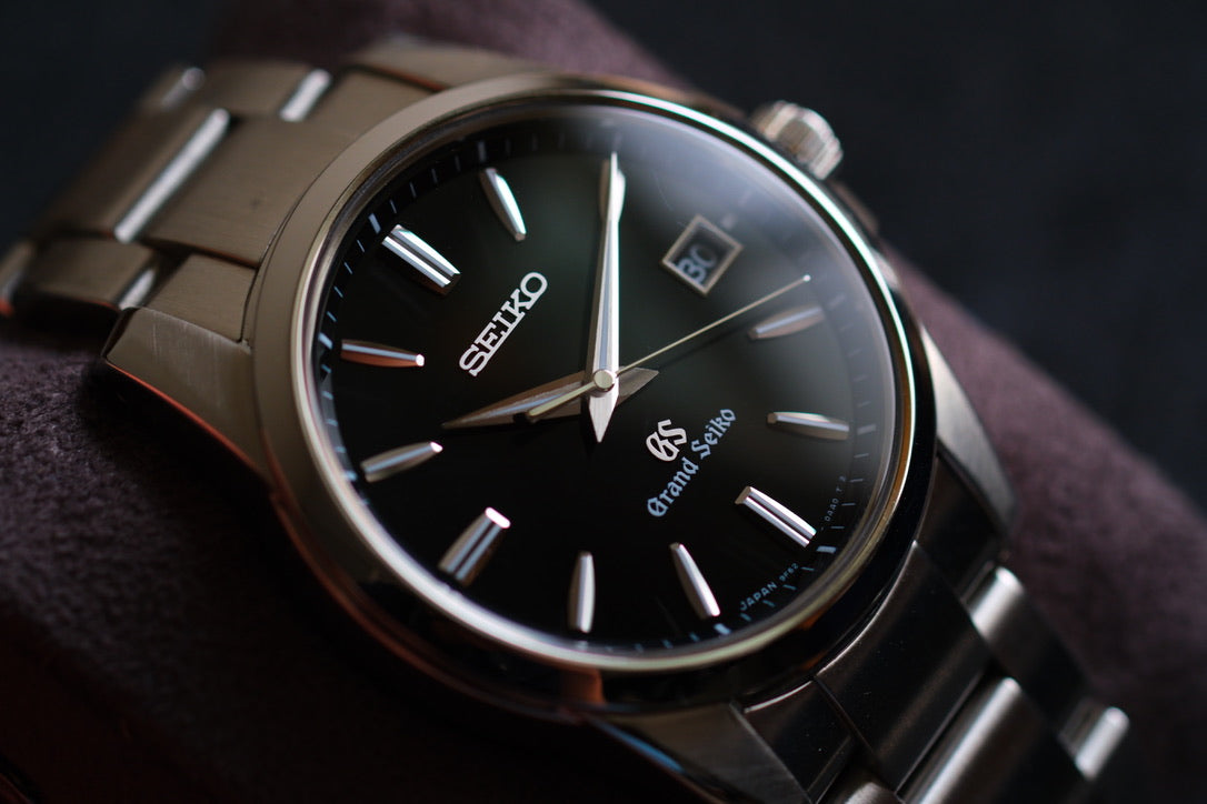 Grand Seiko SBGX055 9F62-0AA1 Quart Black Dial 37mm Excellent Condition