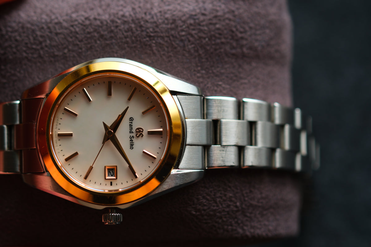 Grand Seiko STGF268 Lady Watch 26mm Heritage Collection 18K Bezel MOP Dial Beautiful Dial Great Condition