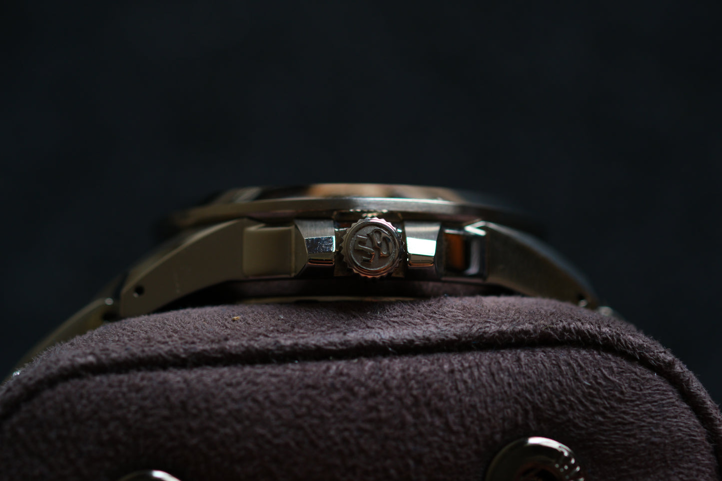 Grand Seiko SBGE209 9R66-0AE0 Spring Drive GMT Blue hands GMT Beautifull Texture Dial