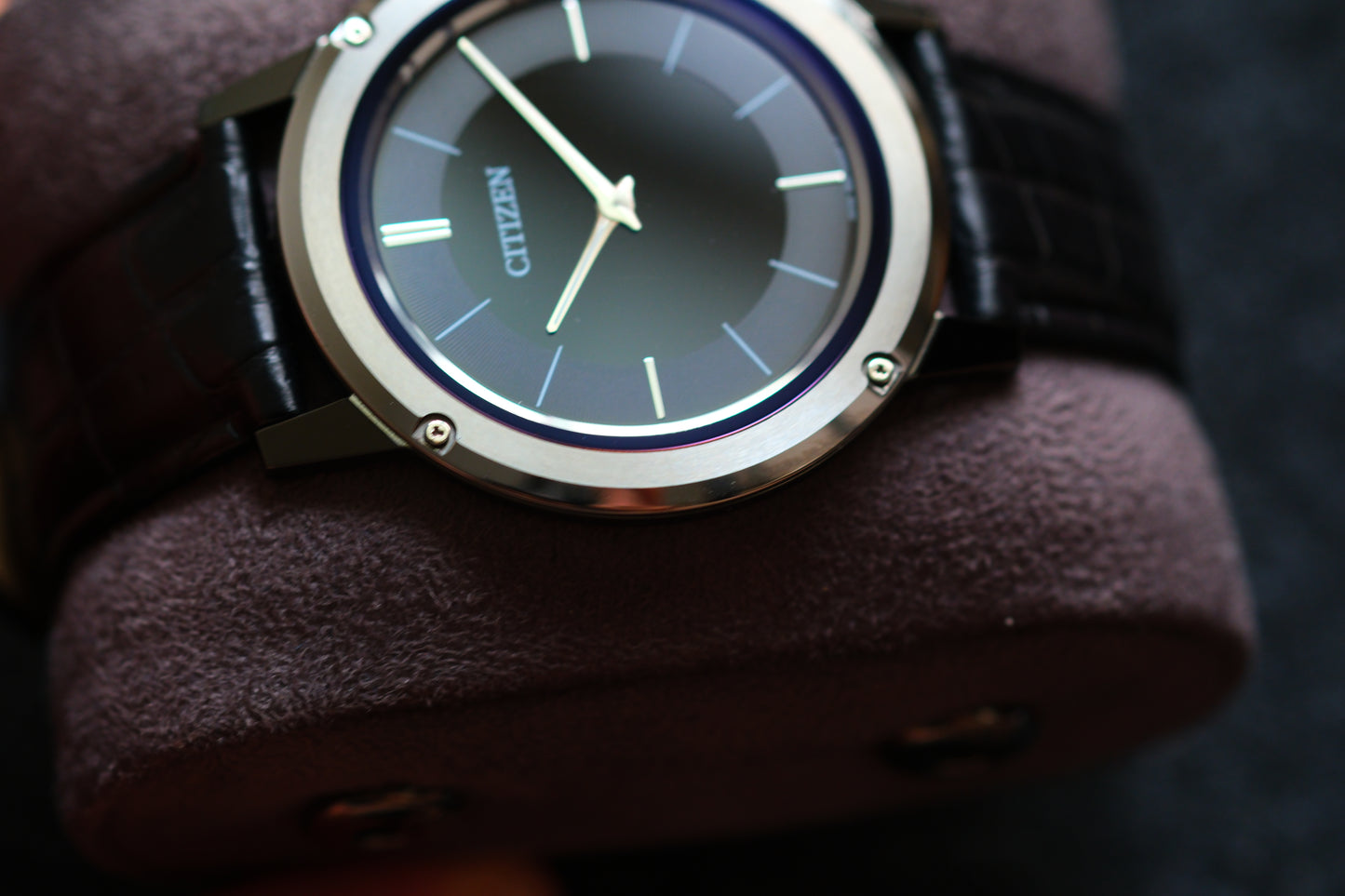 Citizen One AR5024-01E 1mm Movement Eco Drive Solar Power The World's First Black Dial Two tone Excellent Condition