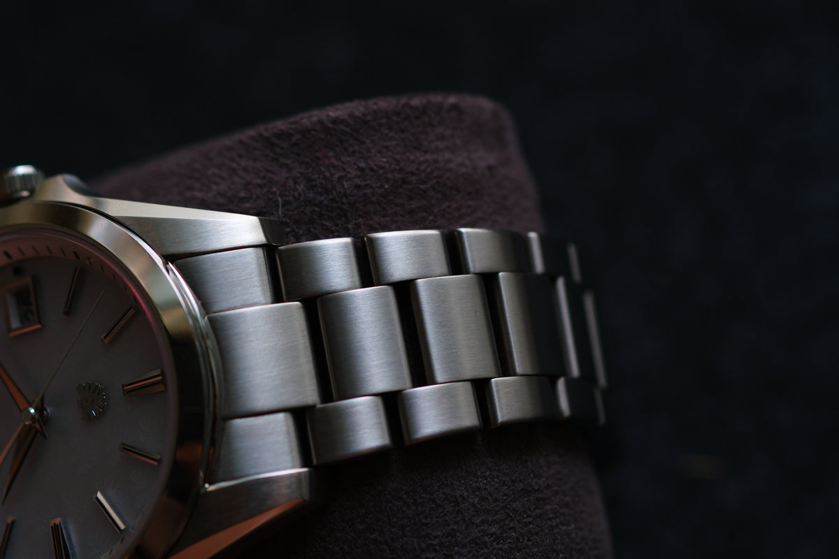 The Citizen AQ4060-50W Eco Drive A060-T026443 Limited Edition 300 MOP Eagle Texture Very Rare Full Box Paper Excelent Condition