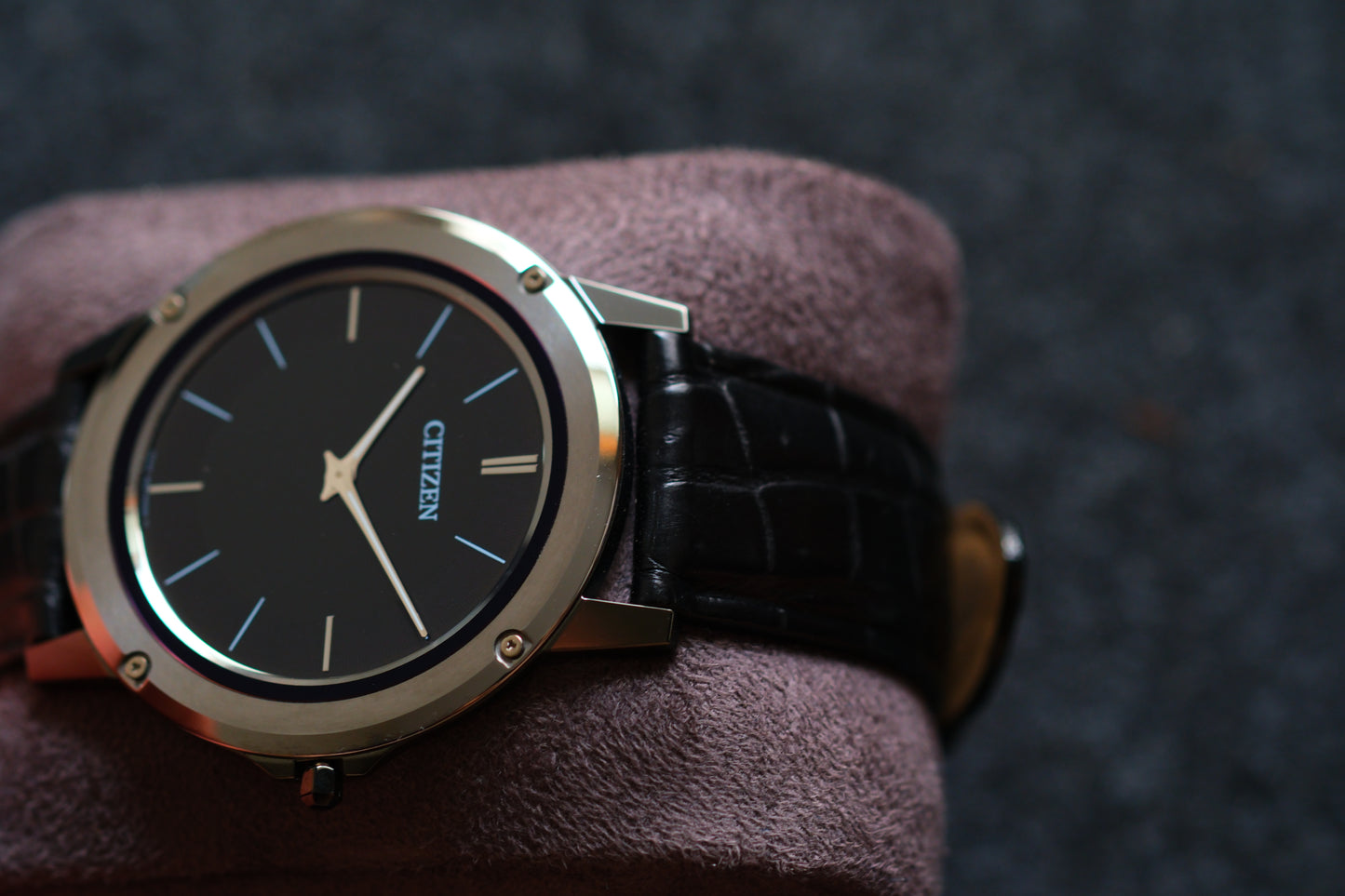 Citizen One AR5024-01E 1mm Movement Eco Drive Solar Power The World's First Black Dial Two tone Excellent Condition