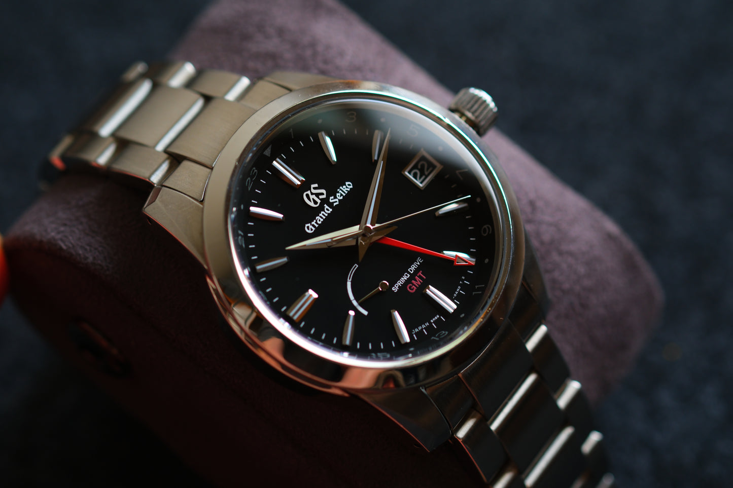 Grand Seiko SBGE213 9R66-0AE0 Spring Drive GMT Red Hands Black Dial Box Manual User Hang Tag Good Condition