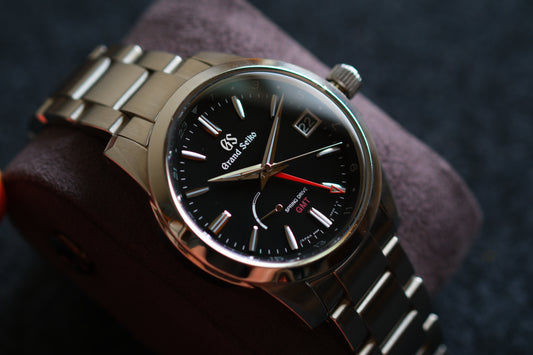 Grand Seiko SBGE213 9R66-0AE0 Spring Drive GMT Red Hands Black Dial Box Manual User Hang Tag Good Condition