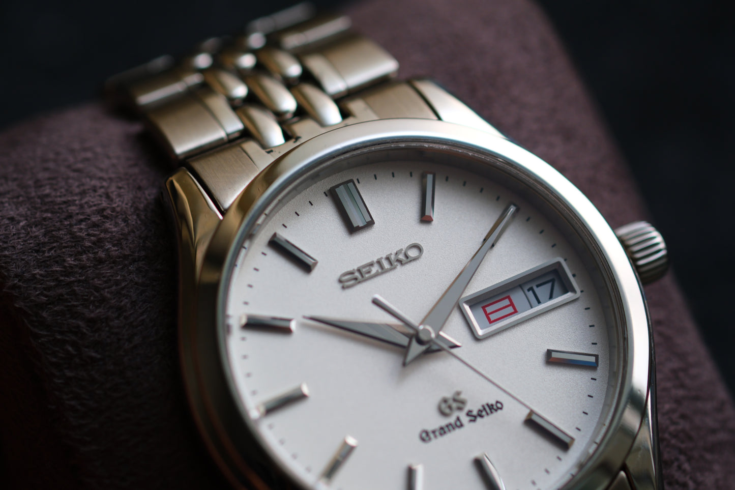 Grand Seiko SBGT001 9F83-9A00 Day date Excellent Condition Vintage Watch White Dial Travel Box