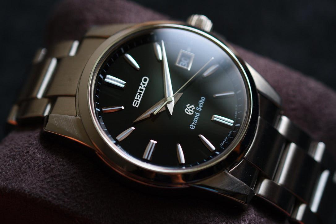 Grand Seiko SBGX055 9F62-0AA1 Quart Black Dial 37mm Excellent Condition