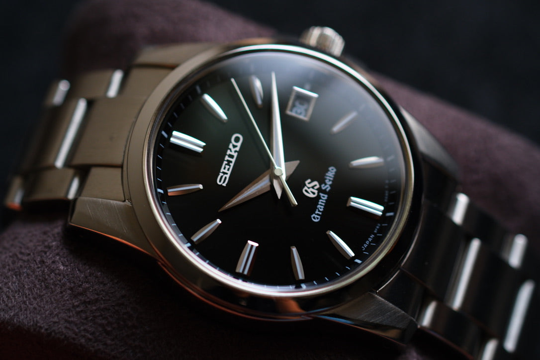 Grand Seiko SBGX055 9F62-0AA1 Quart Black Dial 37mm Excellent Condition