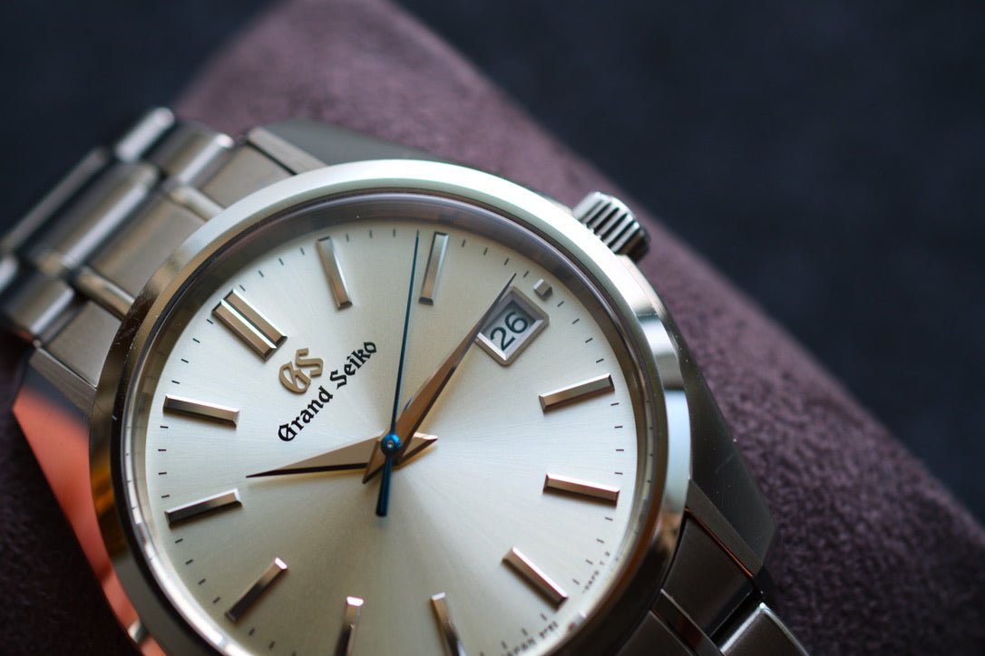 Grand Seiko SBGV205 9F82-0AA0 44GS Heritage Collection Blue Hands Champange Dial Great Condition