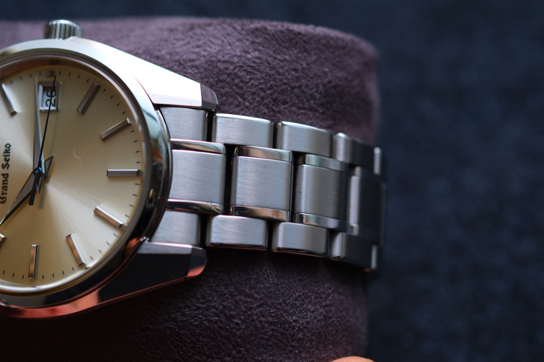 Grand Seiko SBGV205 9F82-0AA0 44GS Heritage Collection Blue Hands Champange Dial Great Condition
