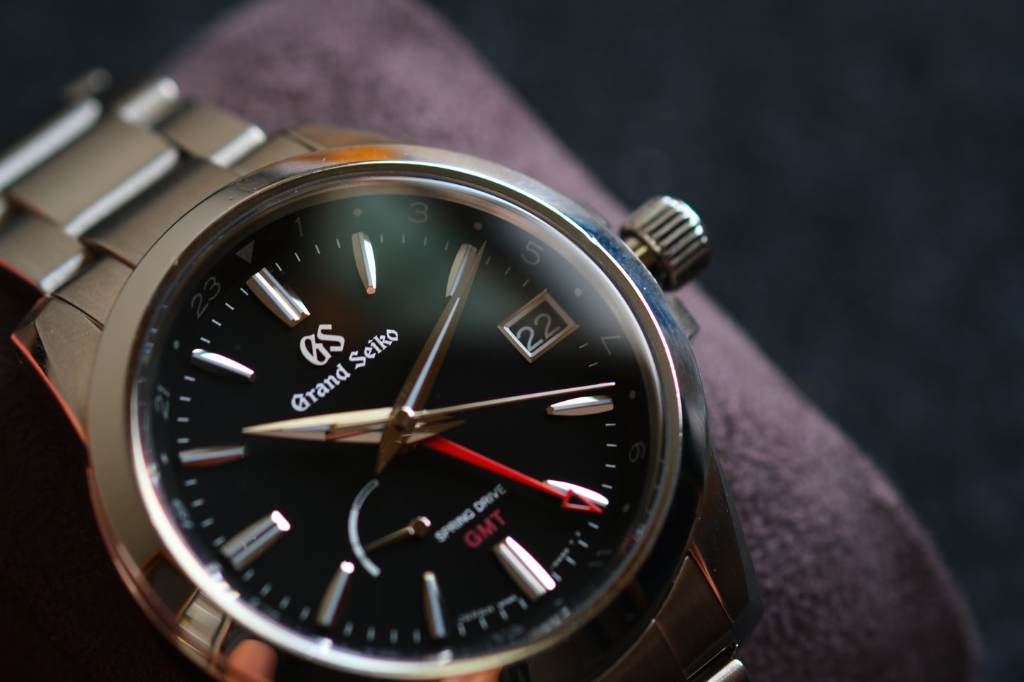 Grand Seiko SBGE213 9R66-0AE0 Spring Drive GMT Red Hands Black Dial Box Manual User Hang Tag Good Condition