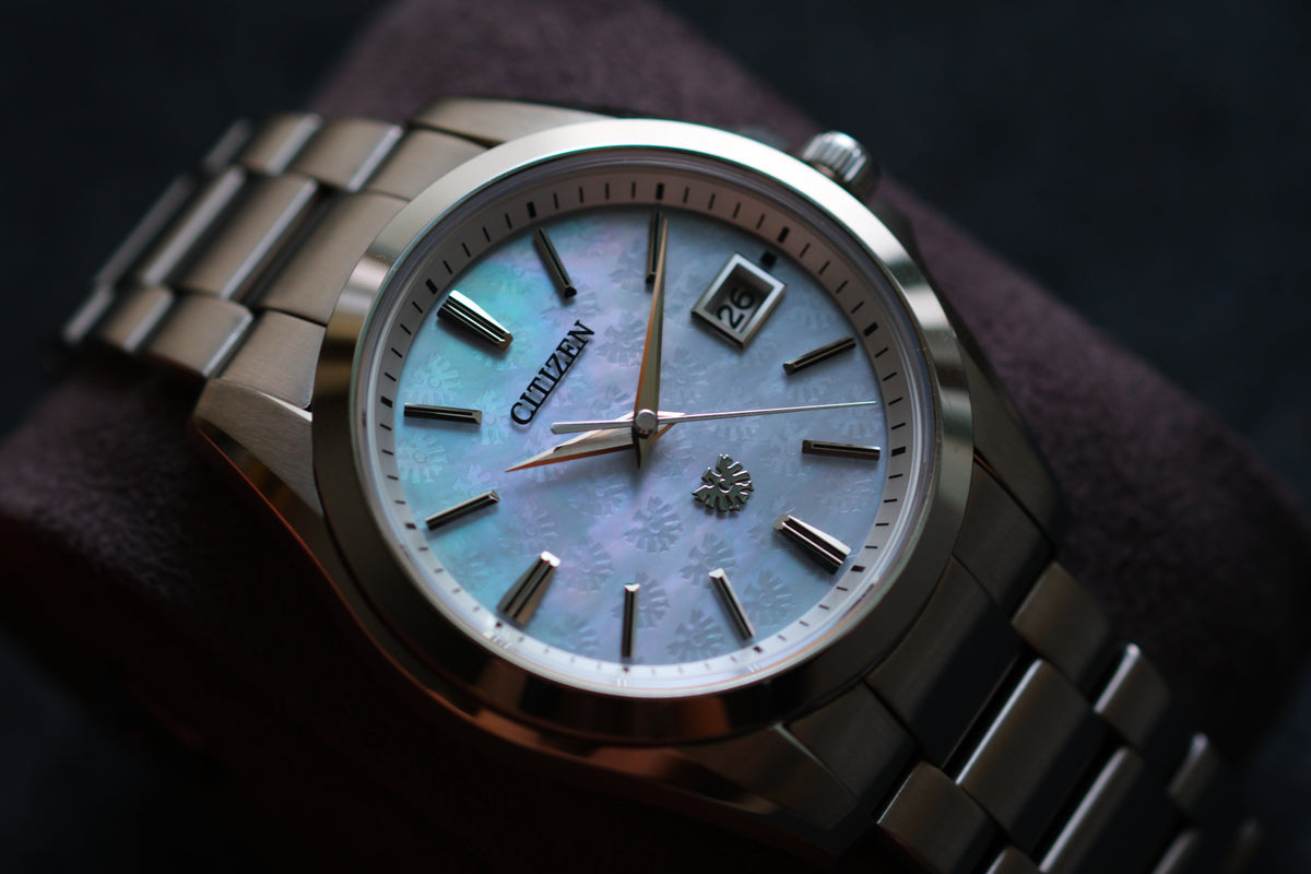 The Citizen AQ4060-50W Eco Drive A060-T026443 Limited Edition 300 MOP Eagle Texture Very Rare Full Box Paper Excelent Condition