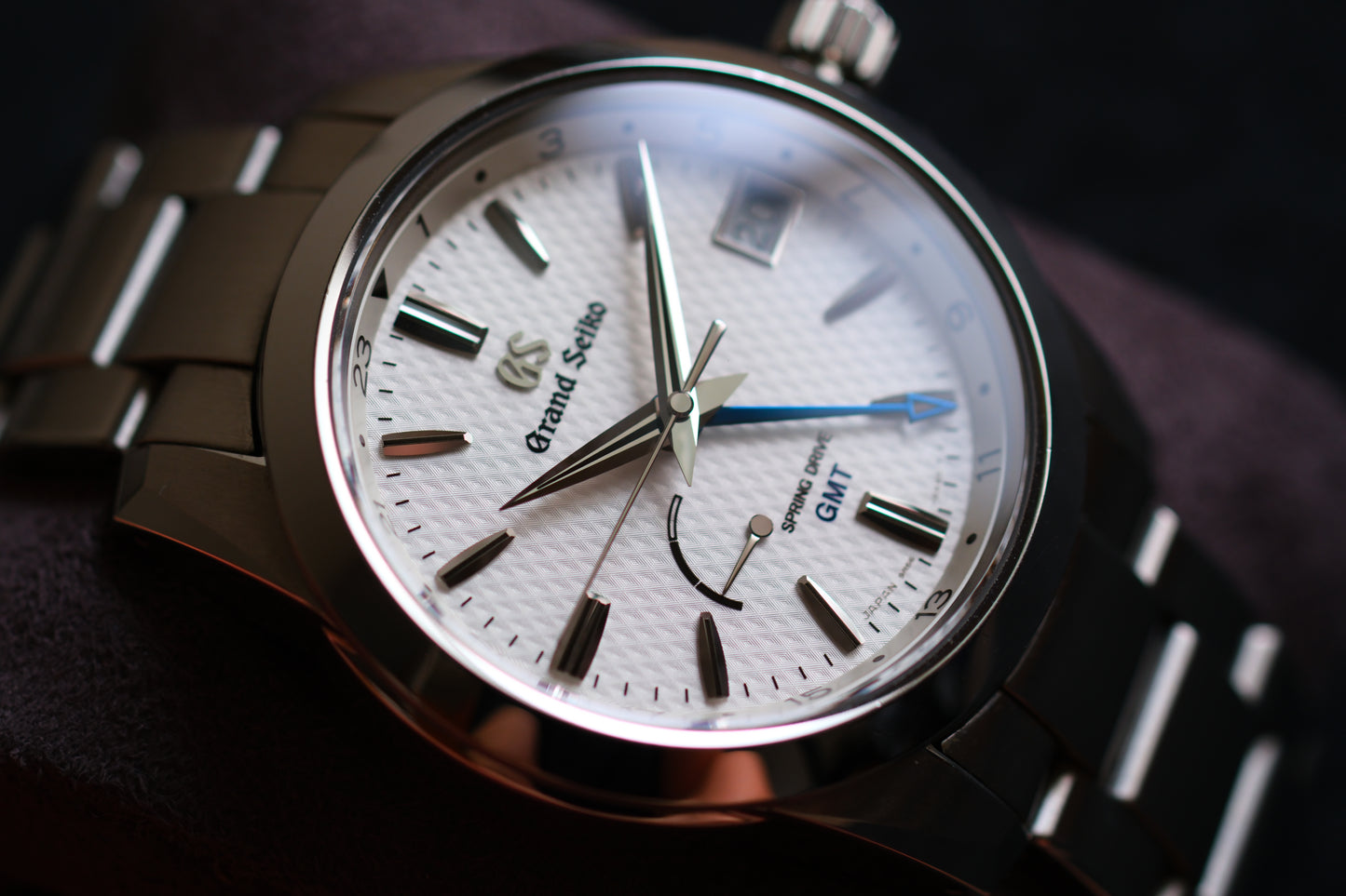 Grand Seiko SBGE209 9R66-0AE0 Spring Drive GMT Blue hands GMT Beautifull Texture Dial