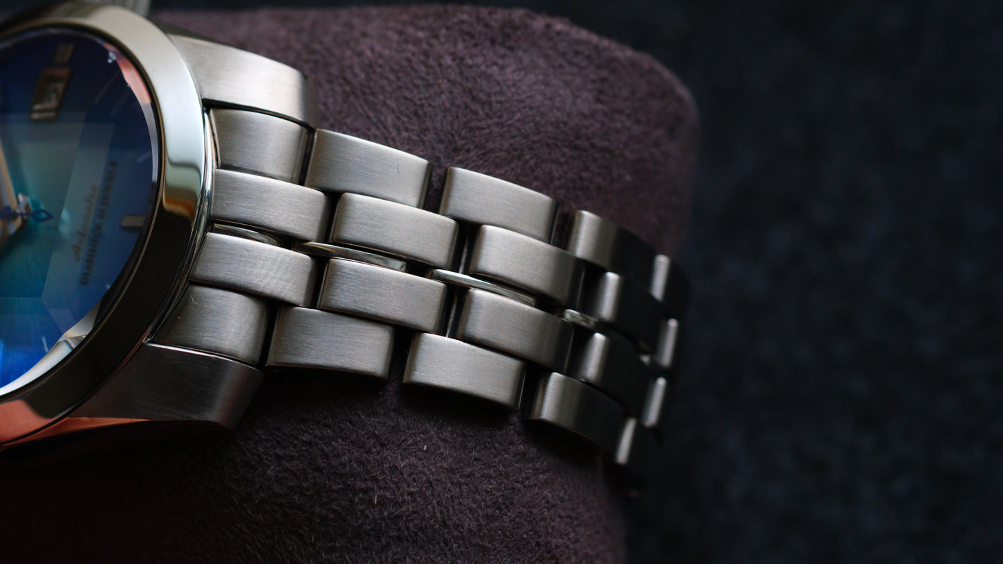 SARB001 6R15-00D0 Rare with Sunburst Blue Dial Sapphire Glass Cut Good Condition