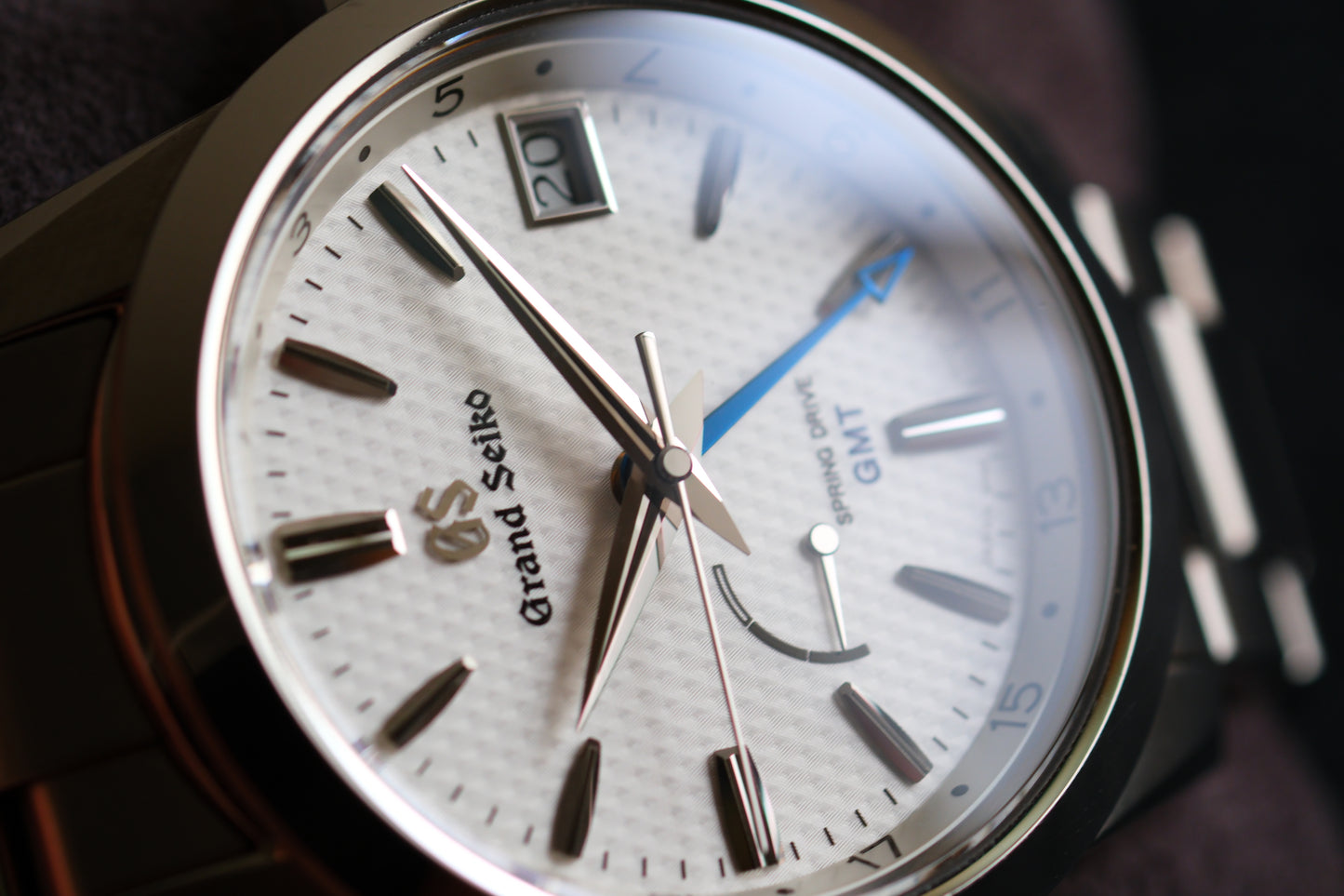 Grand Seiko SBGE209 9R66-0AE0 Spring Drive GMT Blue hands GMT Beautifull Texture Dial