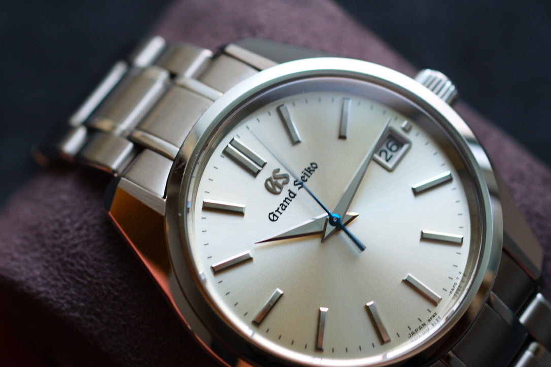 Grand Seiko SBGV205 9F82-0AA0 44GS Heritage Collection Blue Hands Champange Dial Great Condition