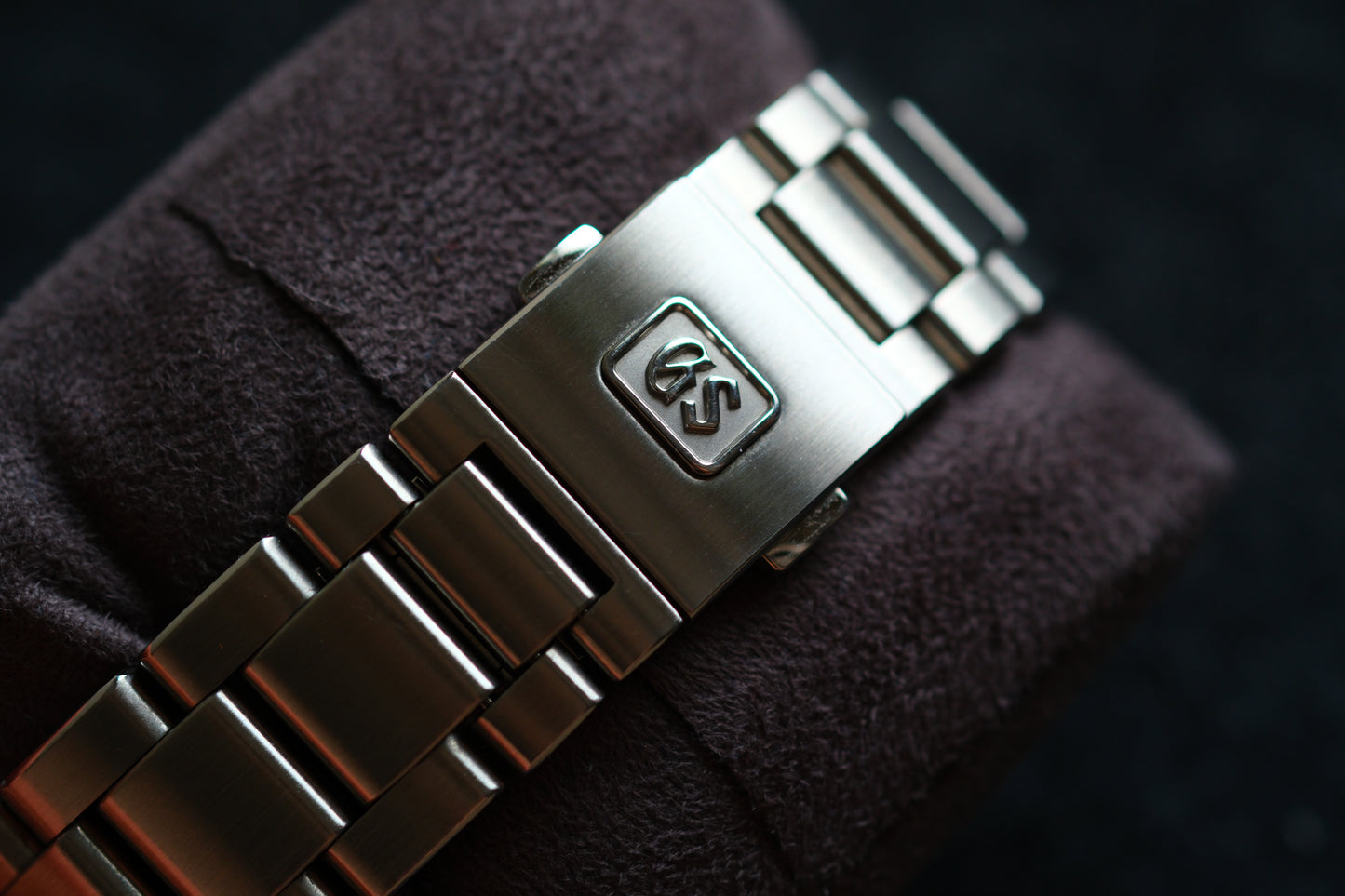 Grand Seiko SBGE209 9R66-0AE0 Spring Drive GMT Blue hands GMT Beautifull Texture Dial