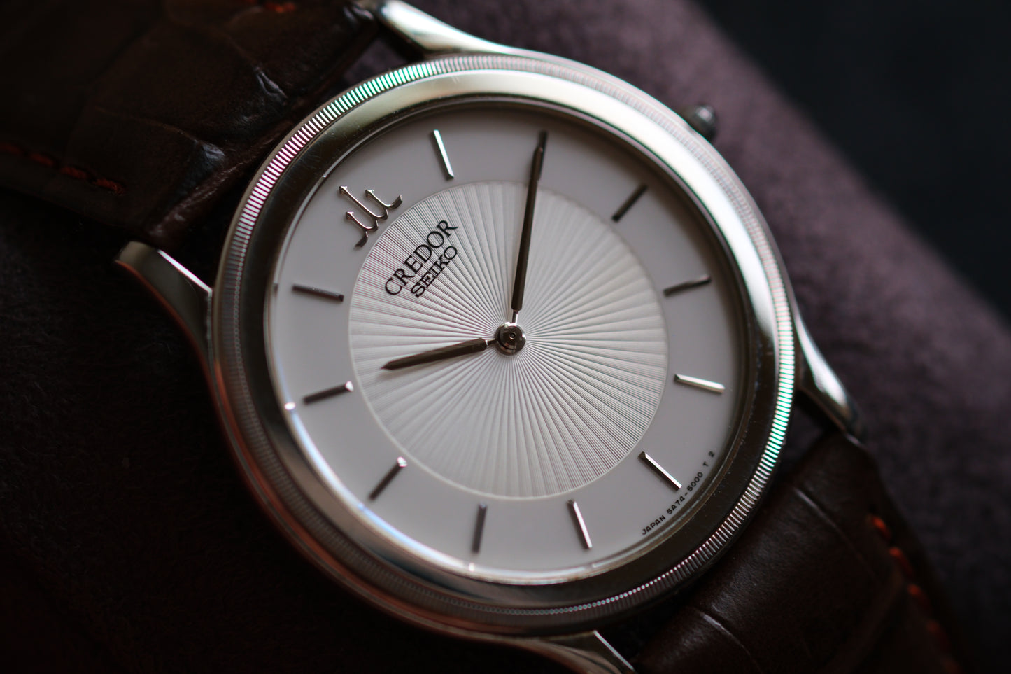 Credor 5A74-2010 JDM Ultra-Slim Dress Watch White Two tone Dial Vintage Style 18KWG Bezel Good Condition
