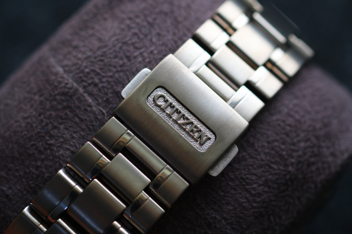 The Citizen Chronomaster AQ1020-51A Titanium Eco Drive Brushed-stripe White dial Box Manual User Excellent Condition