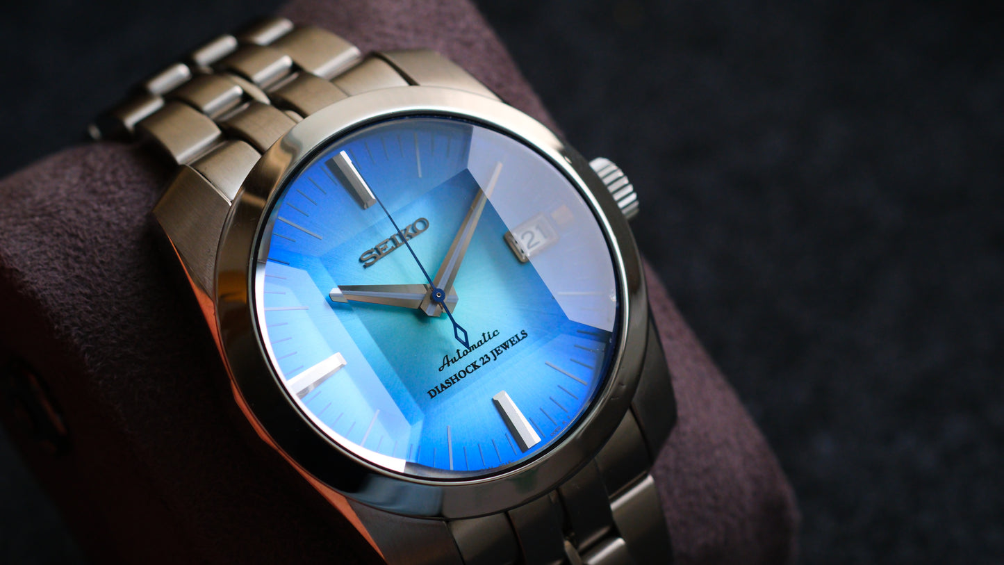 SARB001 6R15-00D0 Rare with Sunburst Blue Dial Sapphire Glass Cut Good Condition