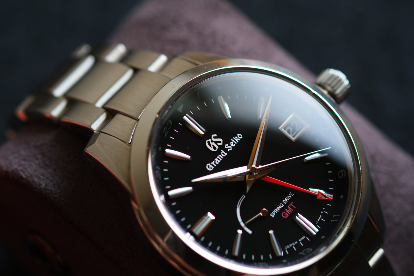 Grand Seiko SBGE213 9R66-0AE0 Spring Drive GMT Red Hands Black Dial Box Manual User Hang Tag Good Condition