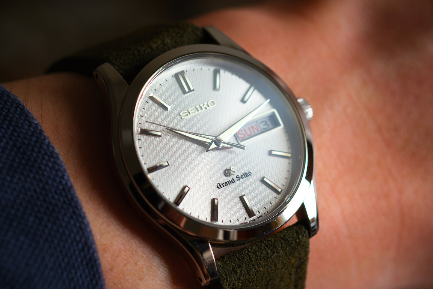 Grand Seiko 9F83-9A00 Quart Double Date Beautifull White Silver Texture Dial Excellent Condition