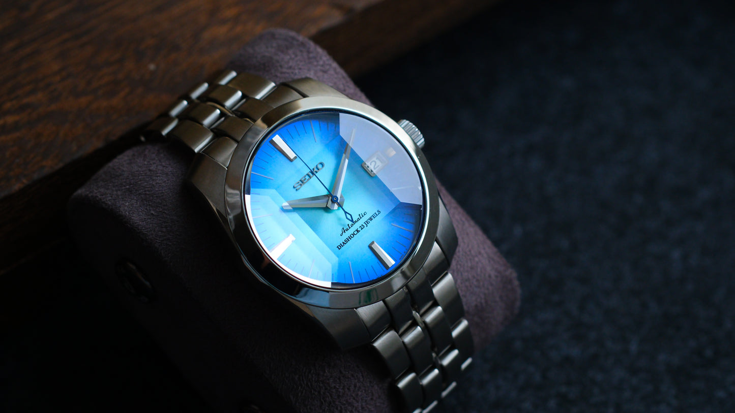 SARB001 6R15-00D0 Rare with Sunburst Blue Dial Sapphire Glass Cut Good Condition