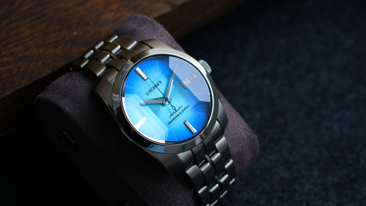 SARB001 6R15-00D0 Rare with Sunburst Blue Dial Sapphire Glass Cut Good Condition