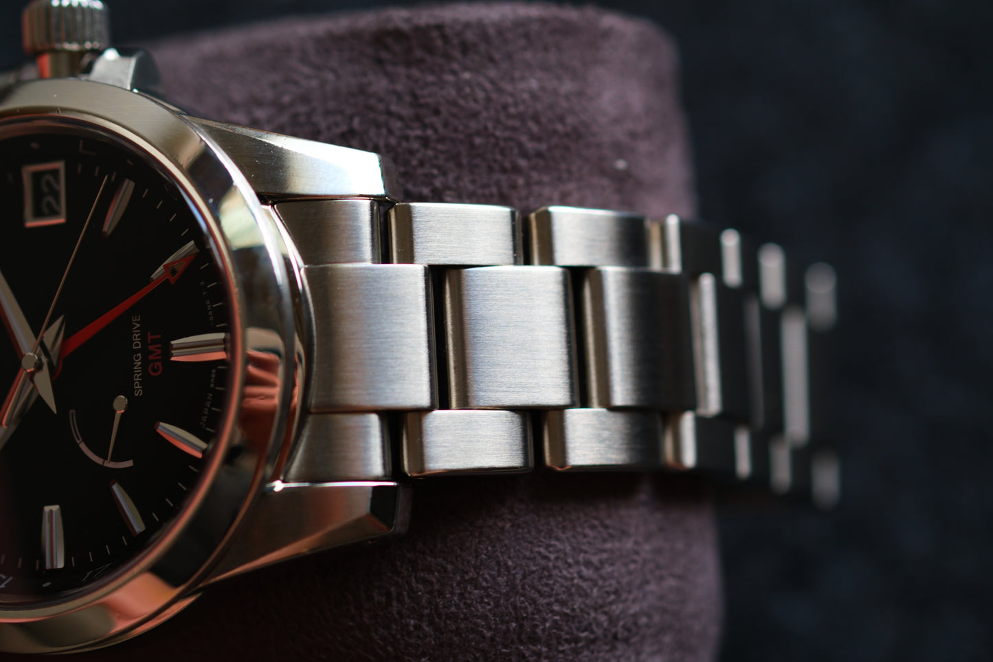 Grand Seiko SBGE213 9R66-0AE0 Spring Drive GMT Red Hands Black Dial Box Manual User Hang Tag Good Condition