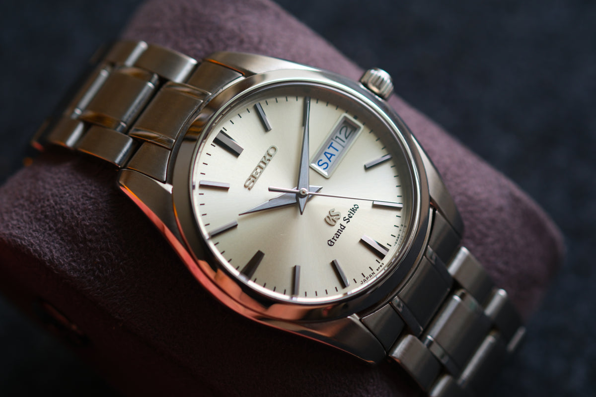 Grand Seiko SBGT035 9F83-0AH0 Double Date Champange Dial Dark Hands Great Condition
