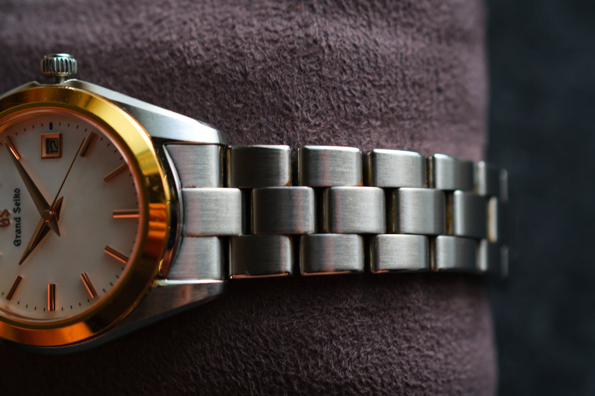 Grand Seiko STGF268 Lady Watch 26mm Heritage Collection 18K Bezel MOP Dial Beautiful Dial Great Condition