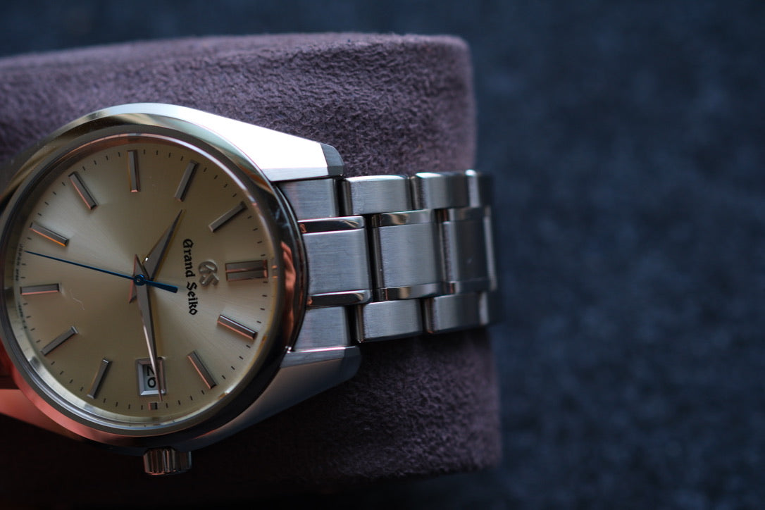 Grand Seiko SBGV205 9F82-0AA0 44GS Heritage Collection Blue Hands Champange Dial Great Condition
