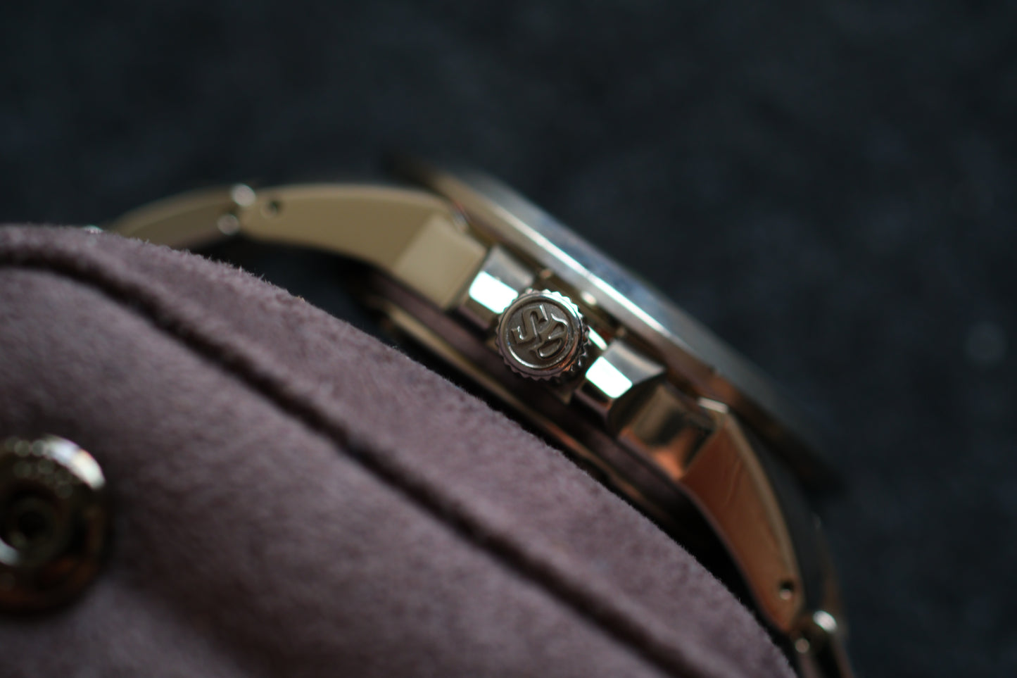 Grand Seiko SBGE213 9R66-0AE0 Spring Drive GMT Red Hands Black Dial Box Manual User Hang Tag Good Condition