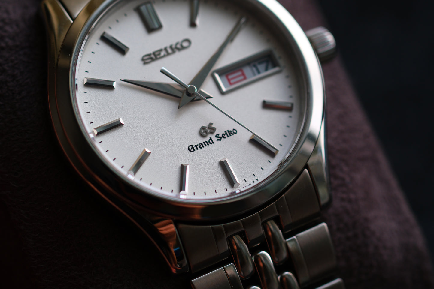 Grand Seiko SBGT001 9F83-9A00 Day date Excellent Condition Vintage Watch White Dial Travel Box