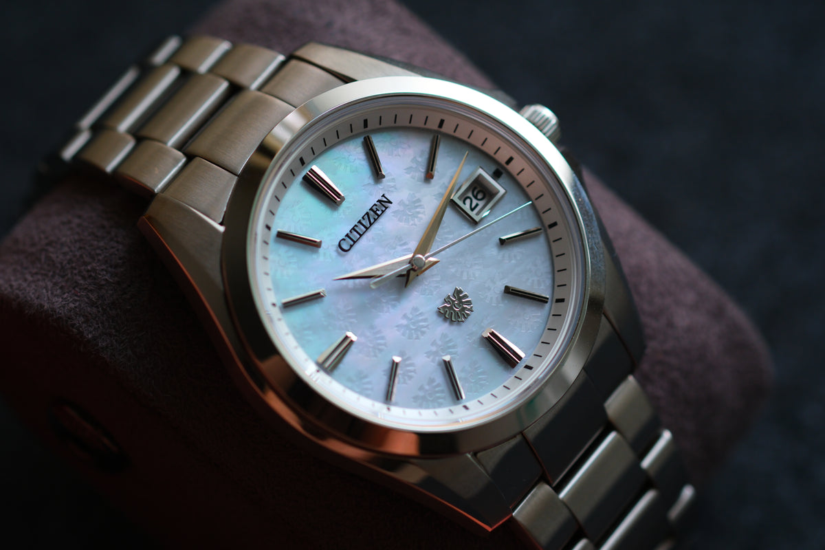 The Citizen AQ4060-50W Eco Drive A060-T026443 Limited Edition 300 MOP Eagle Texture Very Rare Full Box Paper Excelent Condition