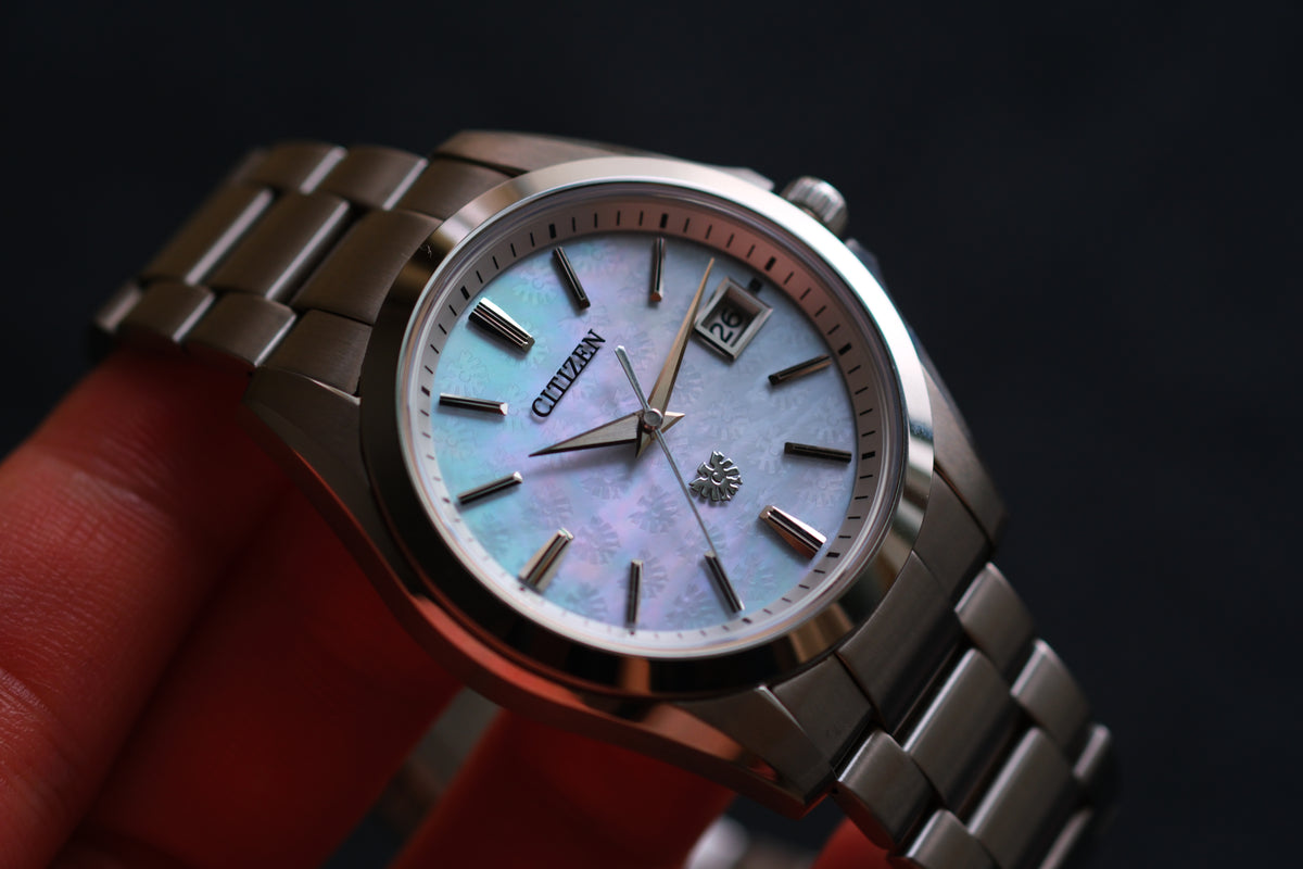 The Citizen AQ4060-50W Eco Drive A060-T026443 Limited Edition 300 MOP Eagle Texture Very Rare Full Box Paper Excelent Condition