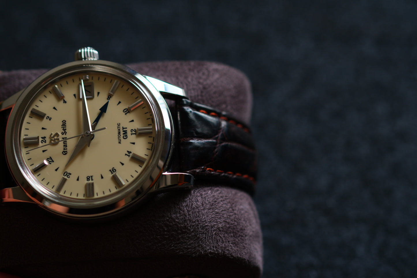 Grand Seiko SBGM221 9s66-00A0 Mechanical GMT Warm Ivory dial Excellent Condition Full Box Paper Hang Tag