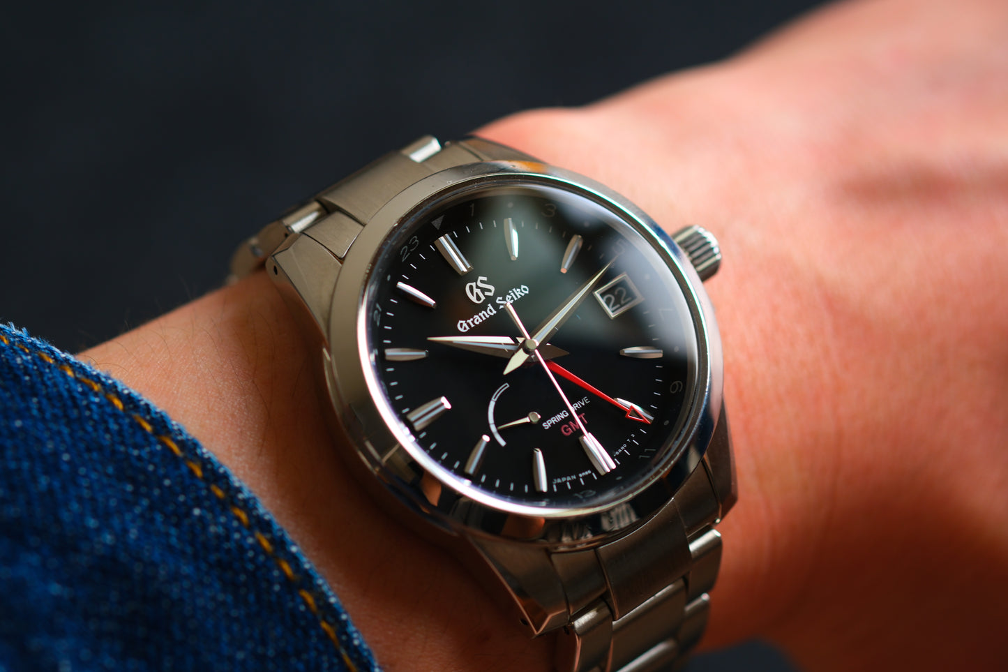 Grand Seiko SBGE213 9R66-0AE0 Spring Drive GMT Red Hands Black Dial Box Manual User Hang Tag Good Condition