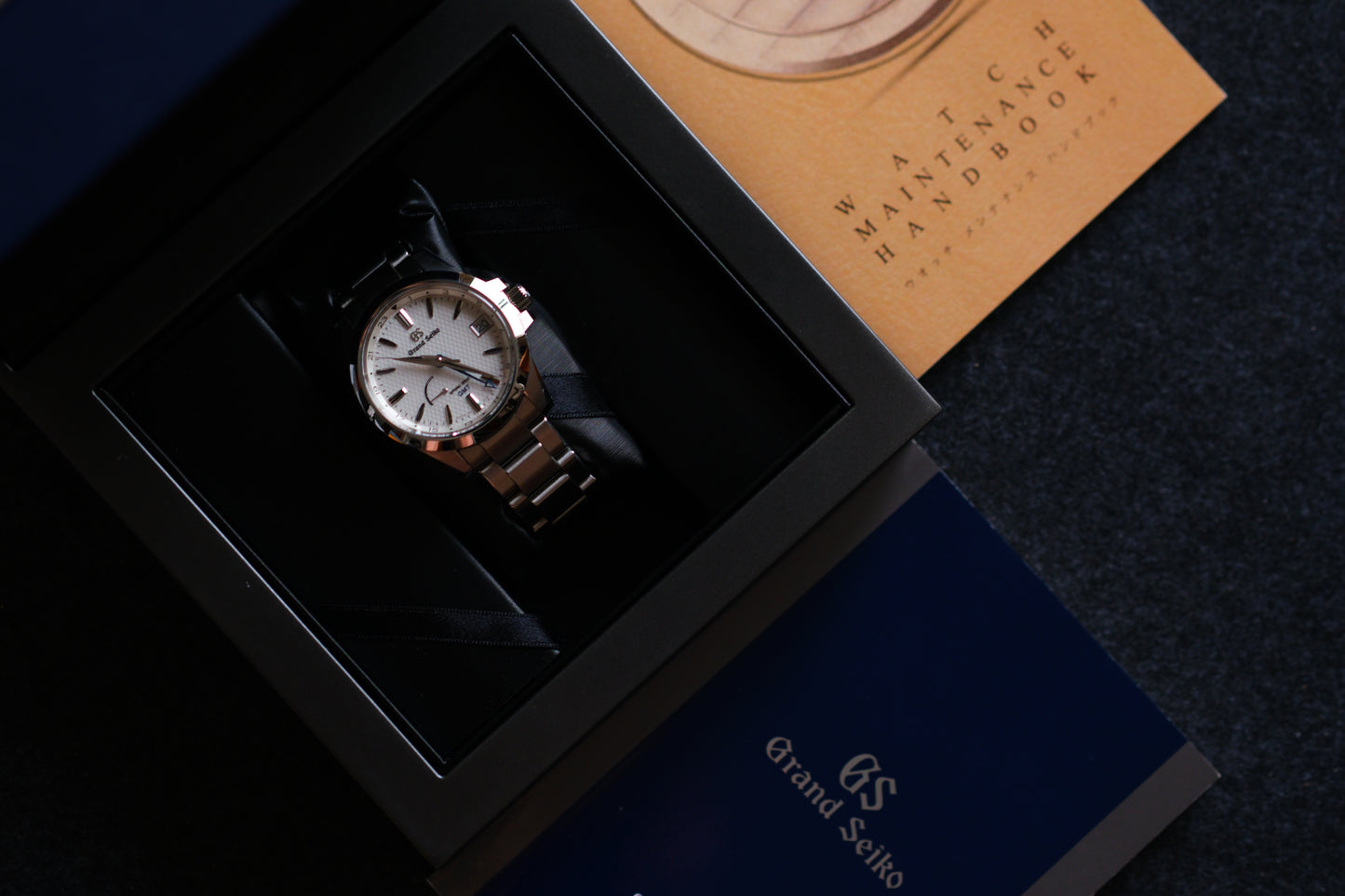 Grand Seiko SBGE209 9R66-0AE0 Spring Drive GMT Blue hands GMT Beautifull Texture Dial