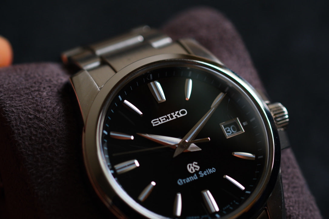 Grand Seiko SBGX055 9F62-0AA1 Quart Black Dial 37mm Excellent Condition