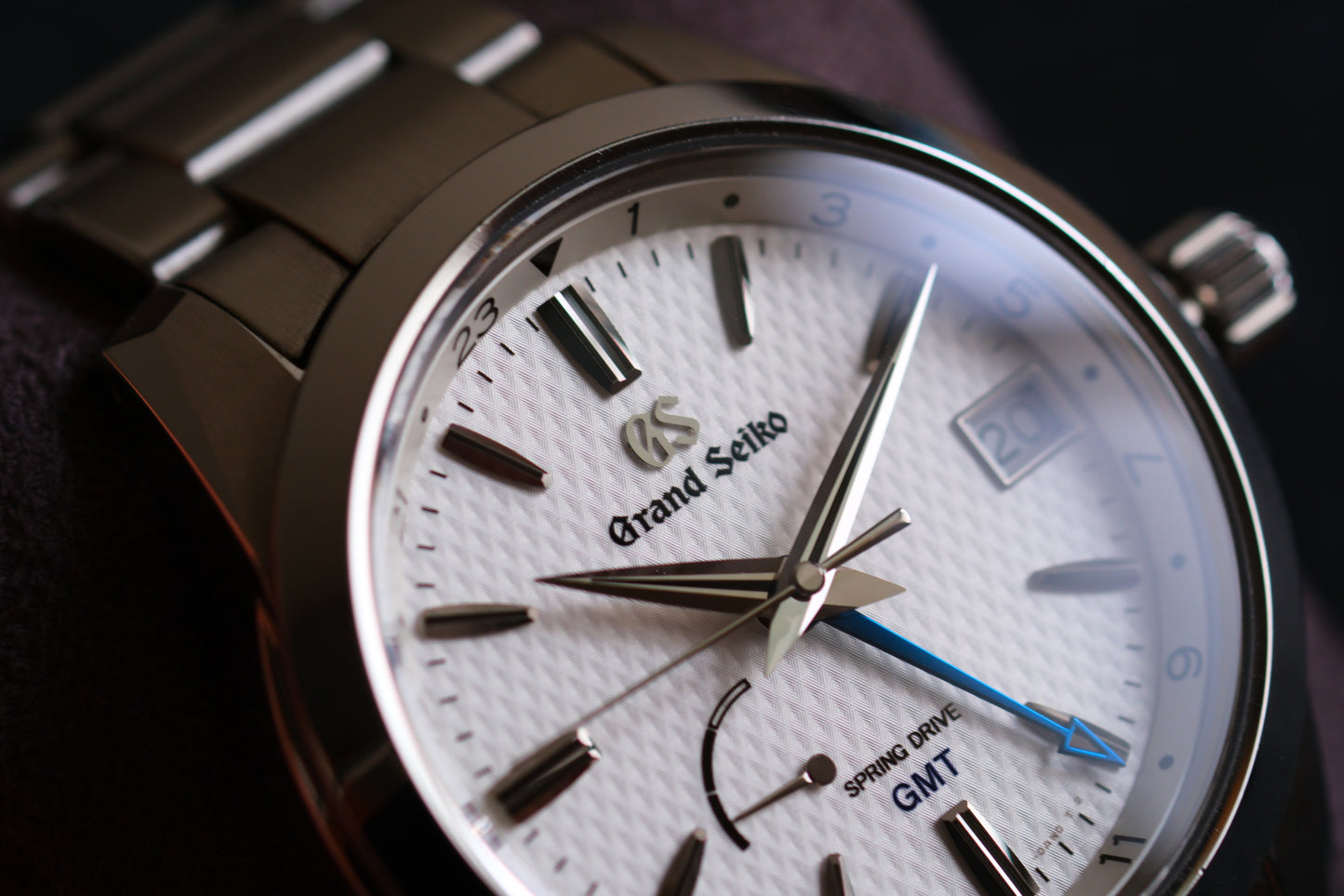 Grand Seiko SBGE209 9R66-0AE0 Spring Drive GMT Blue hands GMT Beautifull Texture Dial