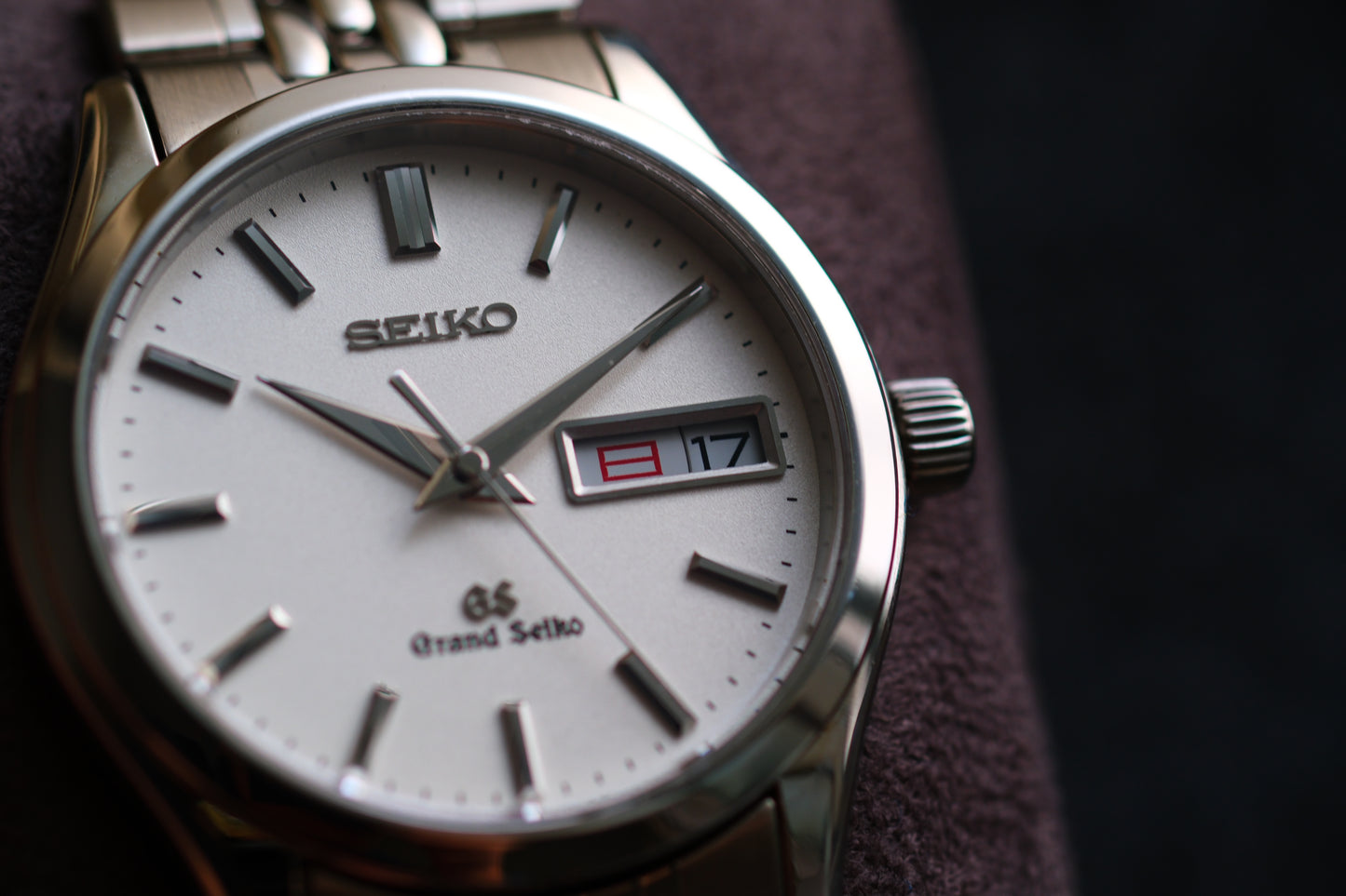 Grand Seiko SBGT001 9F83-9A00 Day date Excellent Condition Vintage Watch White Dial Travel Box