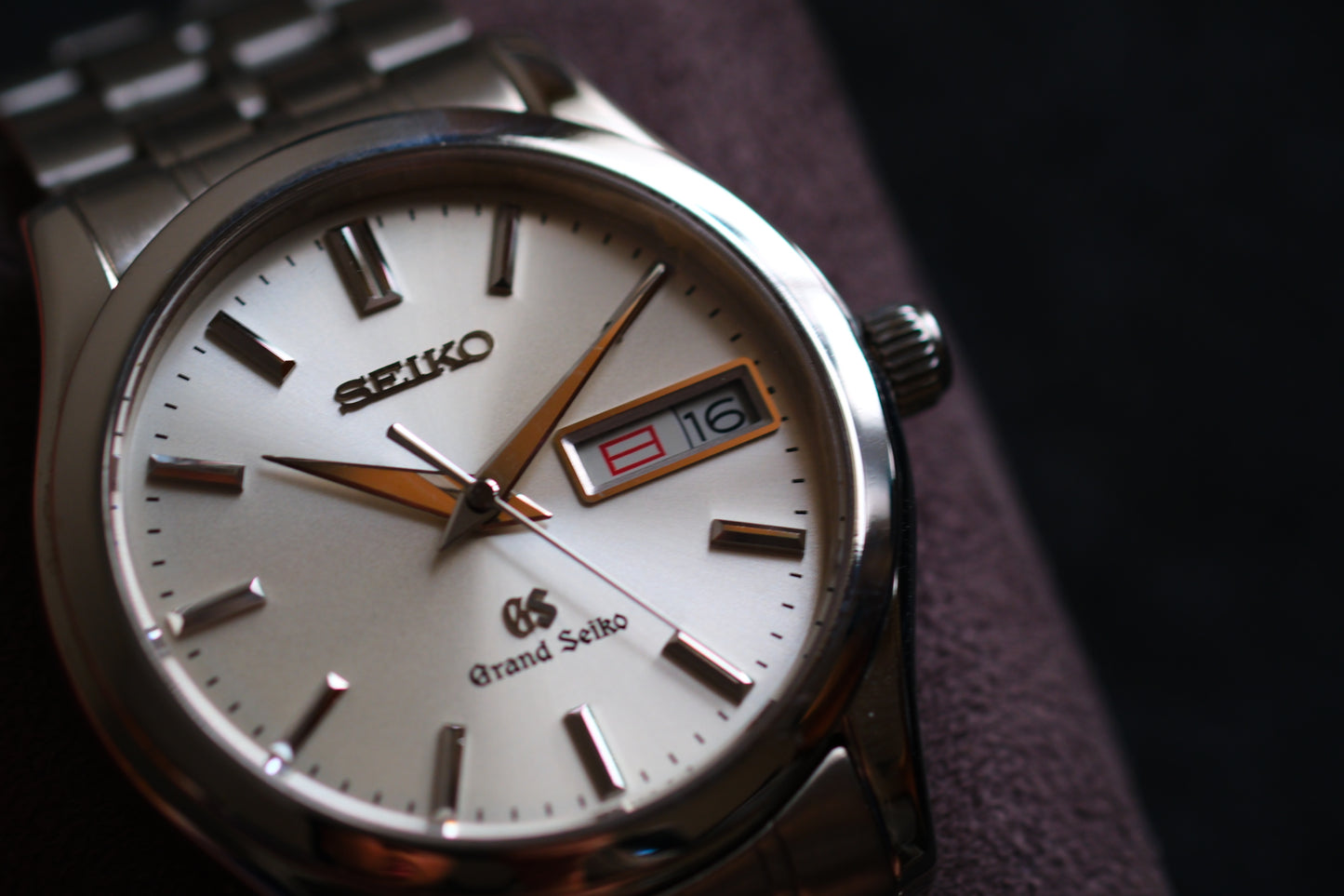 Grand Seiko SBGT005 9F83-9A30 Day Date Excellent Condition Vintage Watch Champange Dial Travel Box