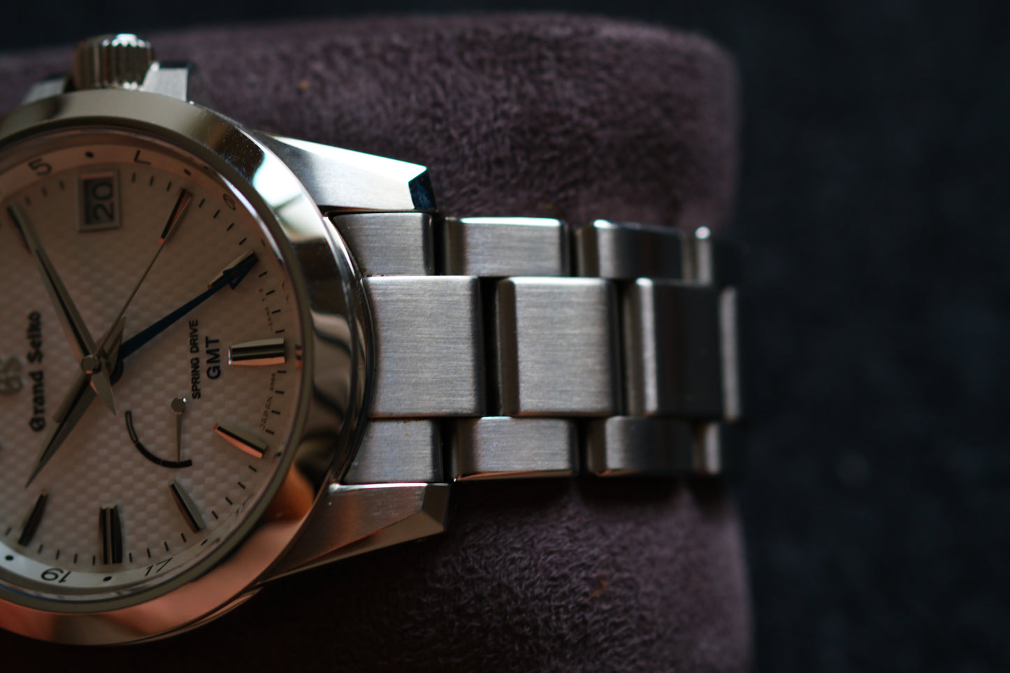 Grand Seiko SBGE209 9R66-0AE0 Spring Drive GMT Blue hands GMT Beautifull Texture Dial
